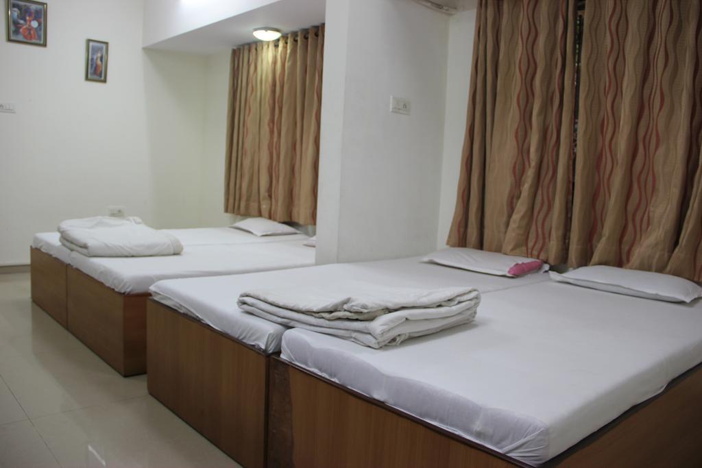 Sohum Habitat Goregaon Exhibition Centre Hotel Mumbai Exterior foto